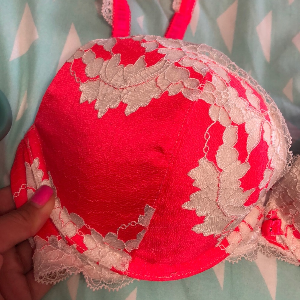 Victoria’s Secret lace push up bra. Size 32D